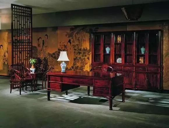 如何打造一個(gè)古色古香的中式古典書房